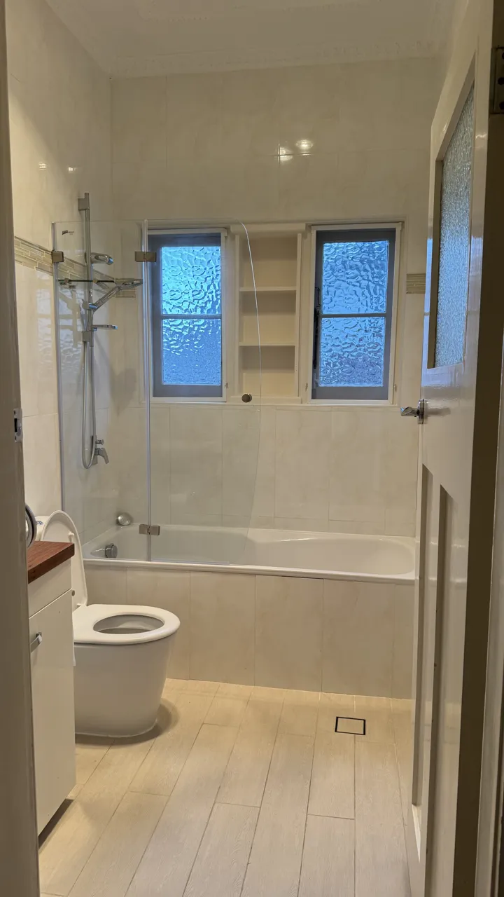 Main bathroom before renovation